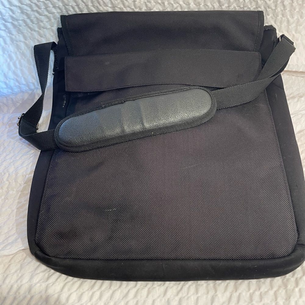Calvin Klein computer bag (ID#73) - Picture 3 of 6